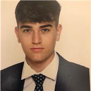 Estudiante de ingeniería da clases de matemáticas